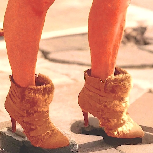 👢ELLE👢VEGAN FUR & SUEDE AROUND STRAPS 4.5” HIGH HEEL ANKLE BOOTS EUC💃 - Picture 2 of 15